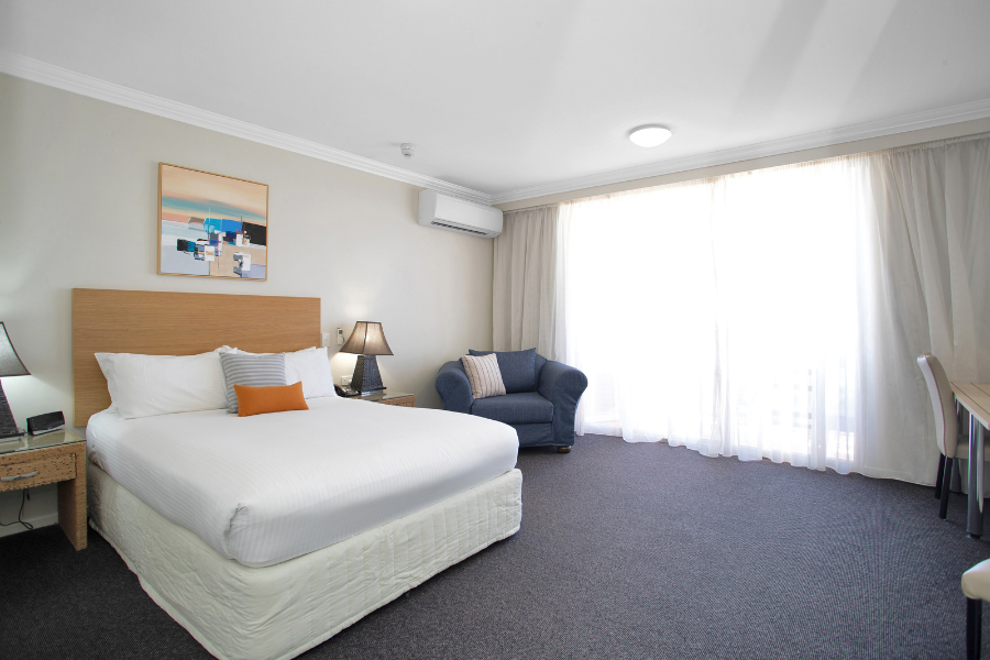 Mantra Mackay | Accommodation_Standard Queen Room Harbour View
